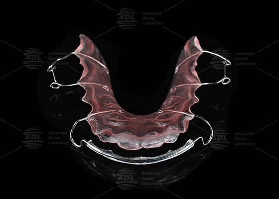 China Dental Lab Edelstahl und Acryl Orthodontik Hawley Retainer für die orthodontische Behandlung